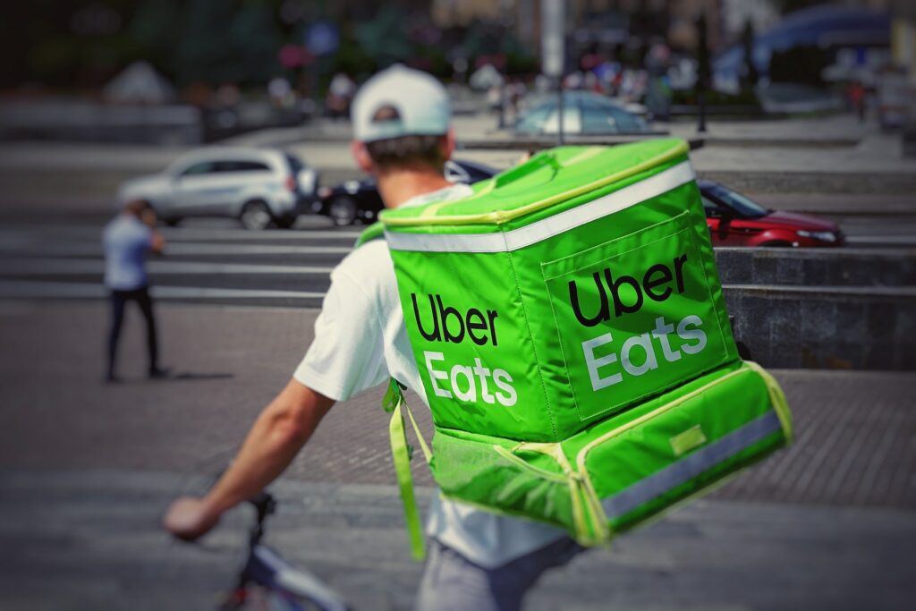 livreur uber eats à vélo
