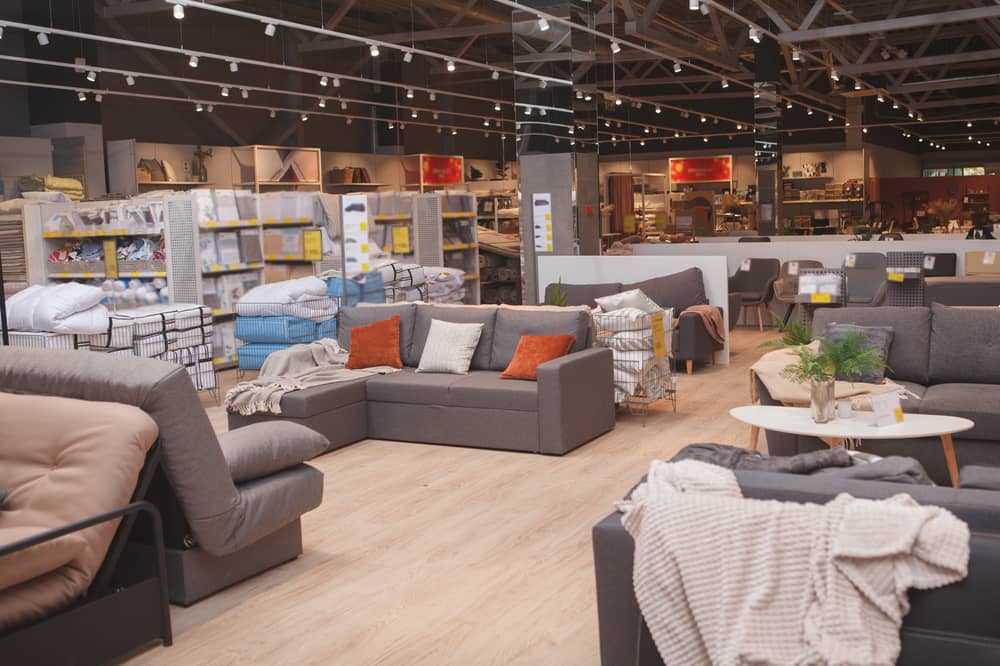 intérieur d'un magasin de meubles Boulanger